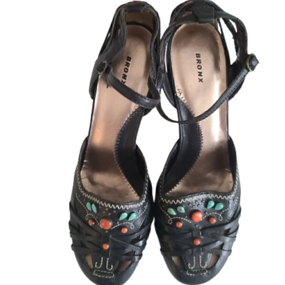 Bronx Womens Black Leather Stone Accent Small Heel Buckle Shoes Size 7